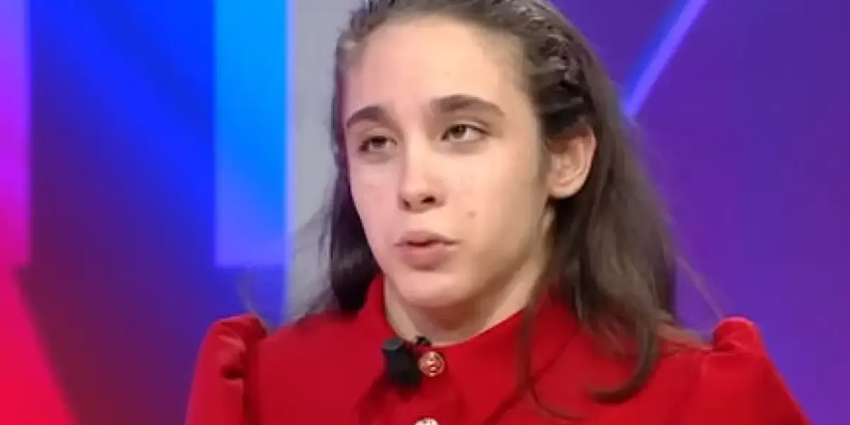 Ceyda Düvenci’nin Kızı Melisa, Nil Karaibrahimgil ile Sahneye Çıkıyor! Sosyal Medyada Heyecan Yarattı