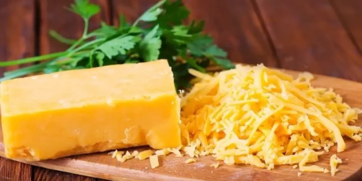Cheddar Peyniri Hangi Sütten Yapılır? Cheddar Peyniri Hakkında Her Şey