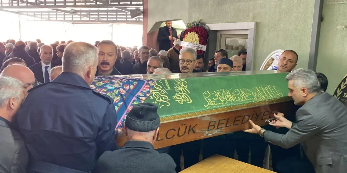 Düşük Not Aldığı İçin İntihar Etmişti! İzmitli Lise Öğrencisi Son Yolculuğuna Uğurlandı