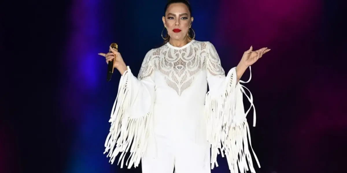 Ebru Gündeş'in Yılbaşı Gecesi Kazanacağı Ücret Belli Oldu! Mansur Yavaş'ın Ünlü Şarkıcıya Ödediği Rakam Gündem Olmuştu