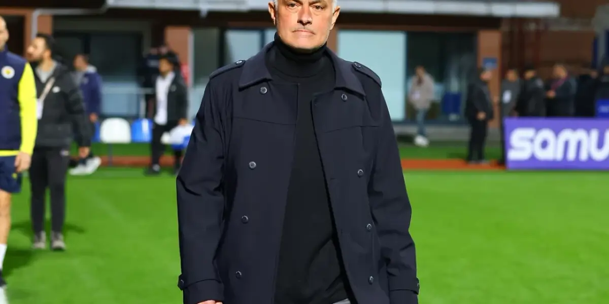 Eyüpspor’la Yenişemeyen Fenerbahçe’de Deprem: Mourinho Topun Ağzında!