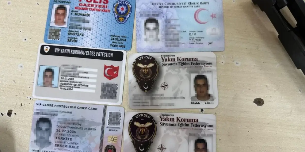 İstanbul'da Sahte Polis Skandalı: Çakarlı Araçta Yakalandılar