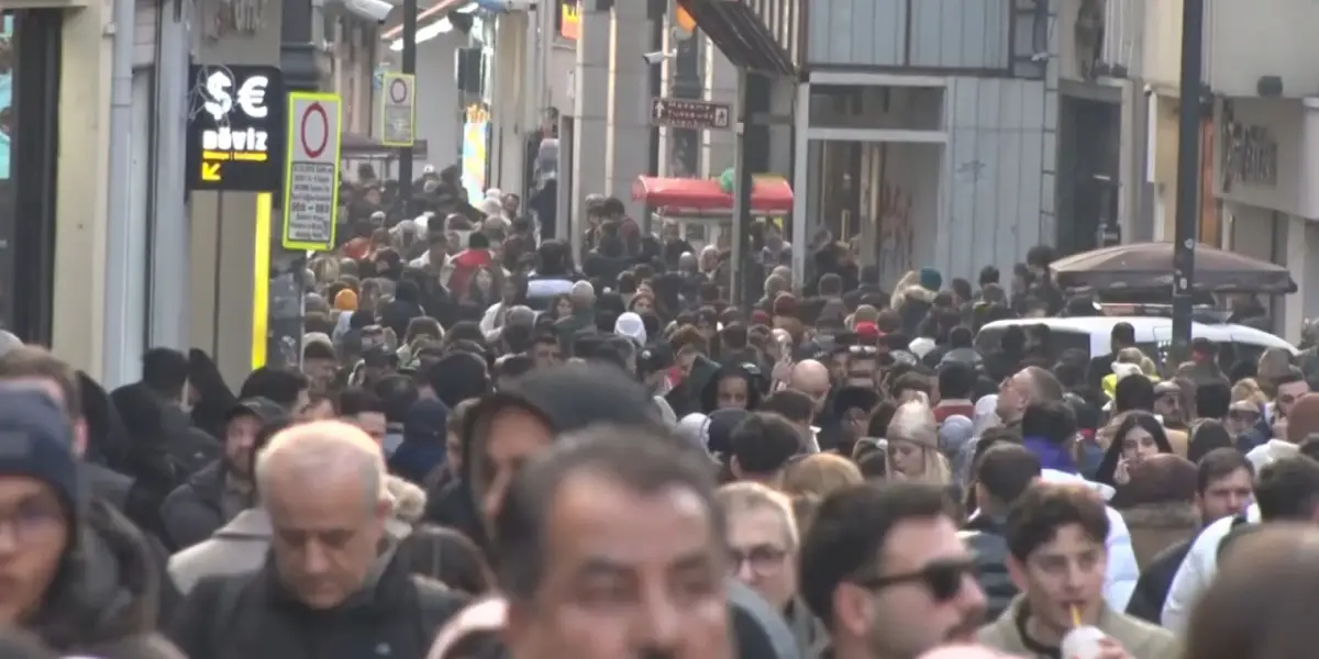 İstiklal Caddesi'nde Yeni Yıla Geri Sayım Başladı