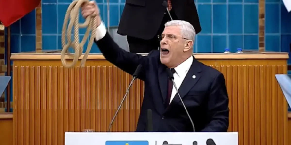 Müsavat Dervişoğlu TBMM'de Urgan Salladı: "Al Bu İpi Başının Ucuna As!"