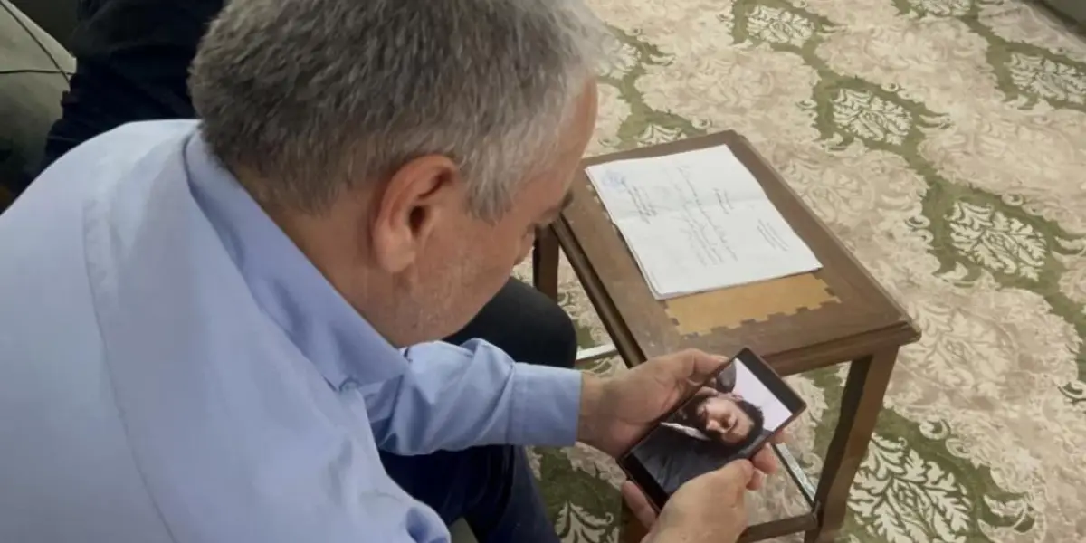 Sednaya'dan Gelen Görüntü Umutlandırdı: 11 Yıldır Öldü Sandığı Oğlunu Gören Babanın İçler Acısı Hali Yürek Yaktı!