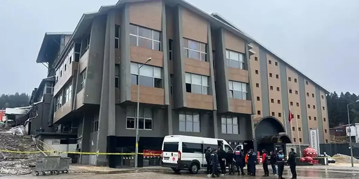 Uludağ'daki Otel Yangınında Hayatını Kaybeden Baba-Oğuldan Sonra Anneden de Acı Haber Geldi
