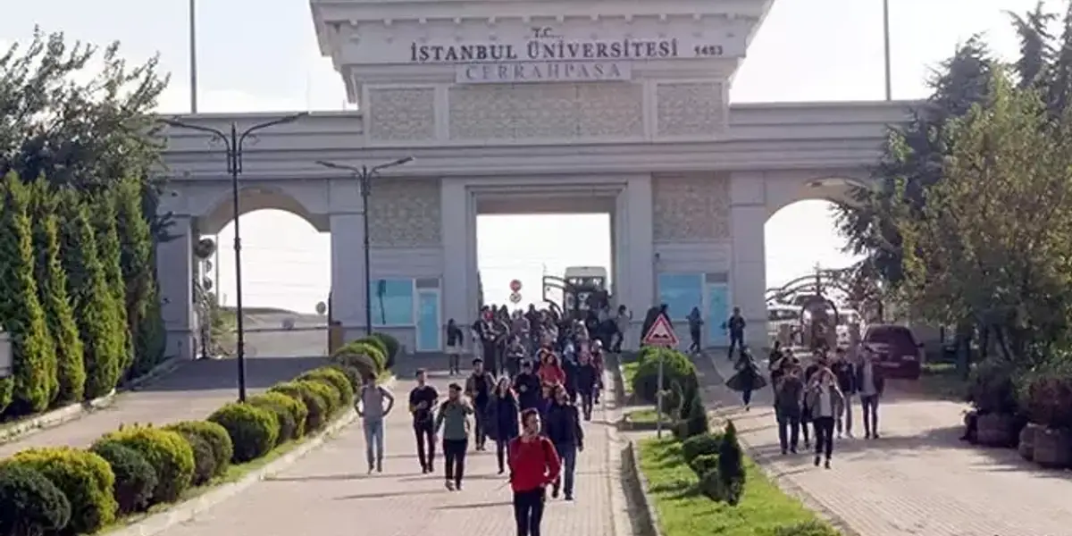 İstanbul Üniversitesi Cerrahpaşa Kampüsü'nde Feci Olay! Öğrenci Metrelerce Yükseklikten Düştü