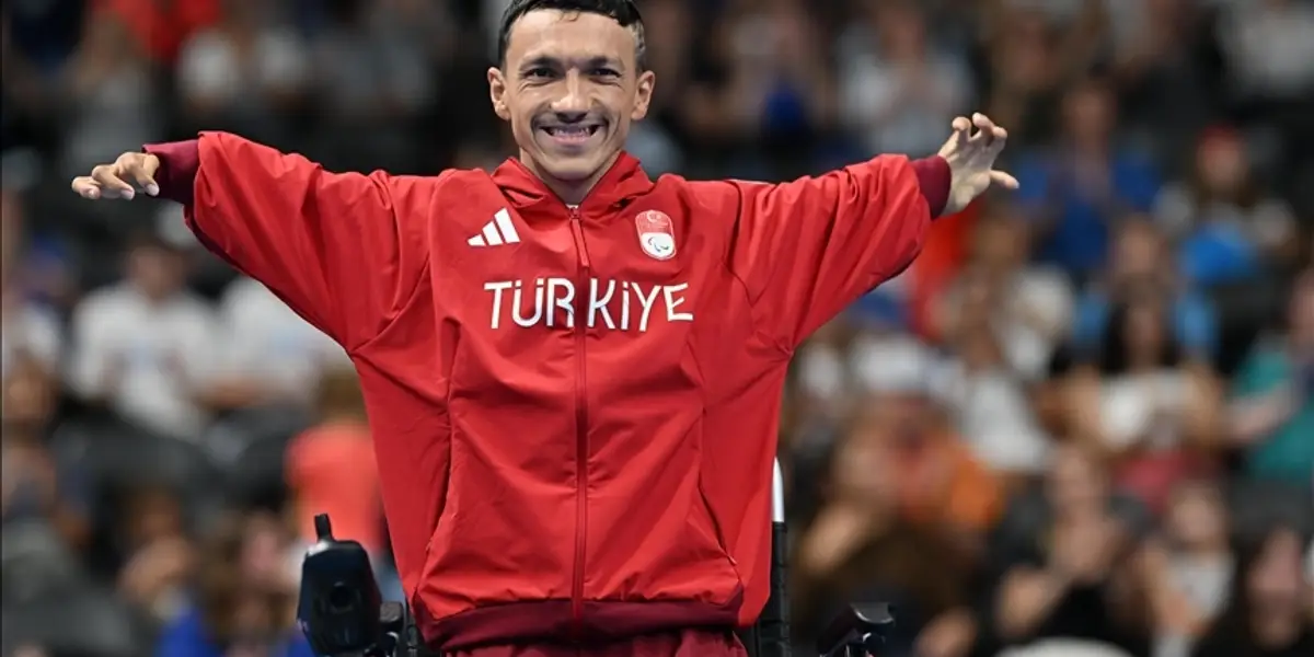 Umut Ünlü'den Paris'te Gururlandıran Başarı!