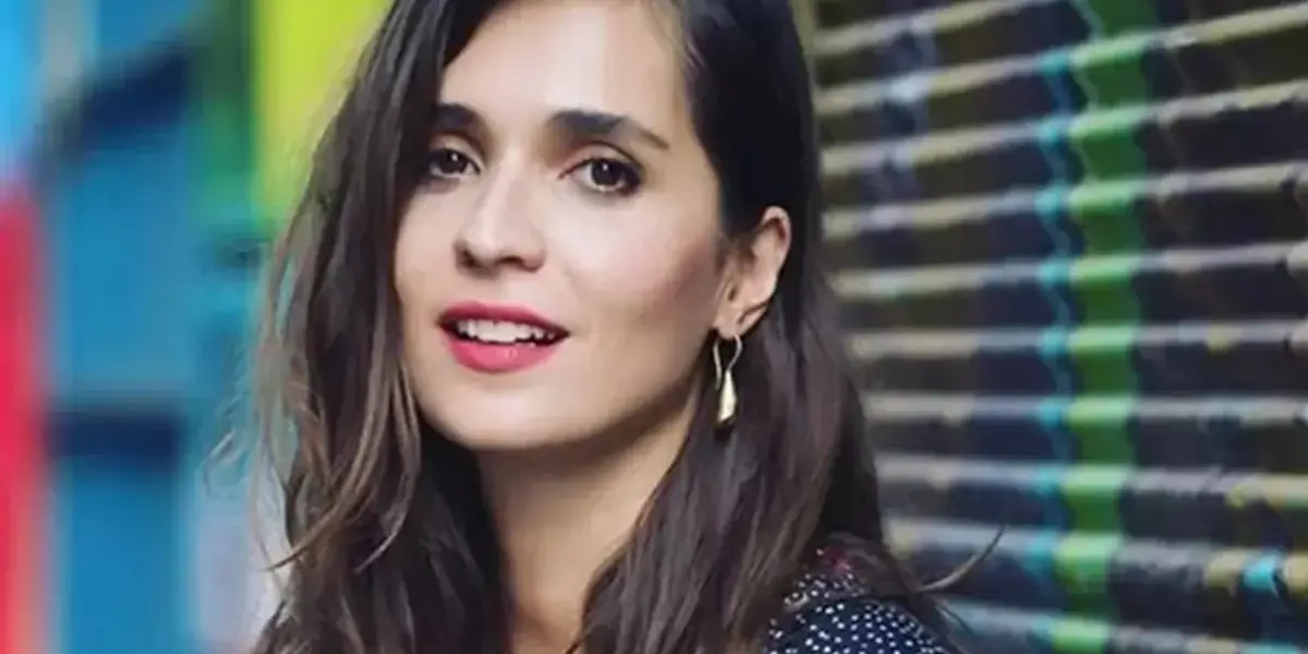 Meriç Aral'dan Karnı Burnunda Yeni Poz