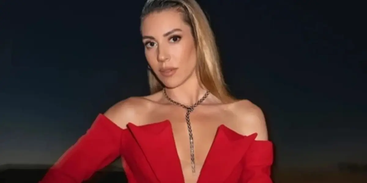 Sinem Kobal'dan Bikinili Paylaşım