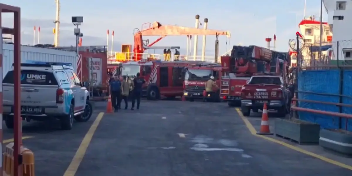 Haydarpaşa'da Yakıt İkmal Gemisinde Yangın