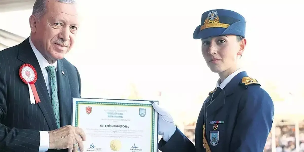 Cumhurbaşkanı Erdoğan'dan Harp Okulları Mezunlarına Disiplin ve Siyaset Uyarısı