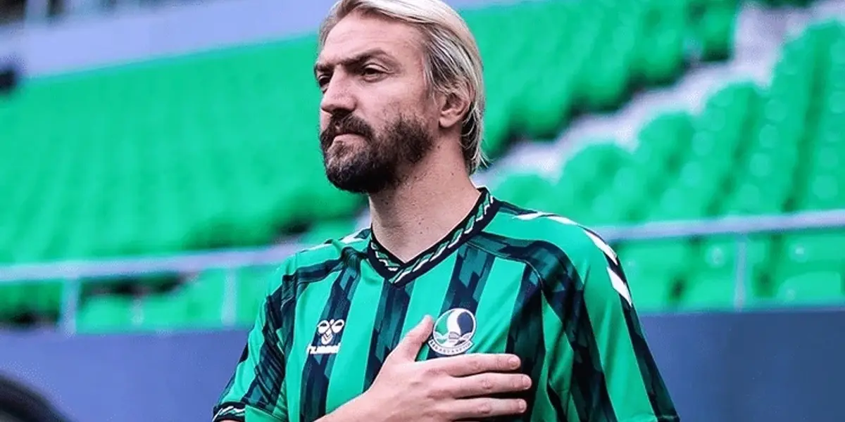 Sakaryaspor'da Caner Erkin Devri Kapandı: 12 Maçta 4 Kırmızı Kart Bardığı Taşırdı!