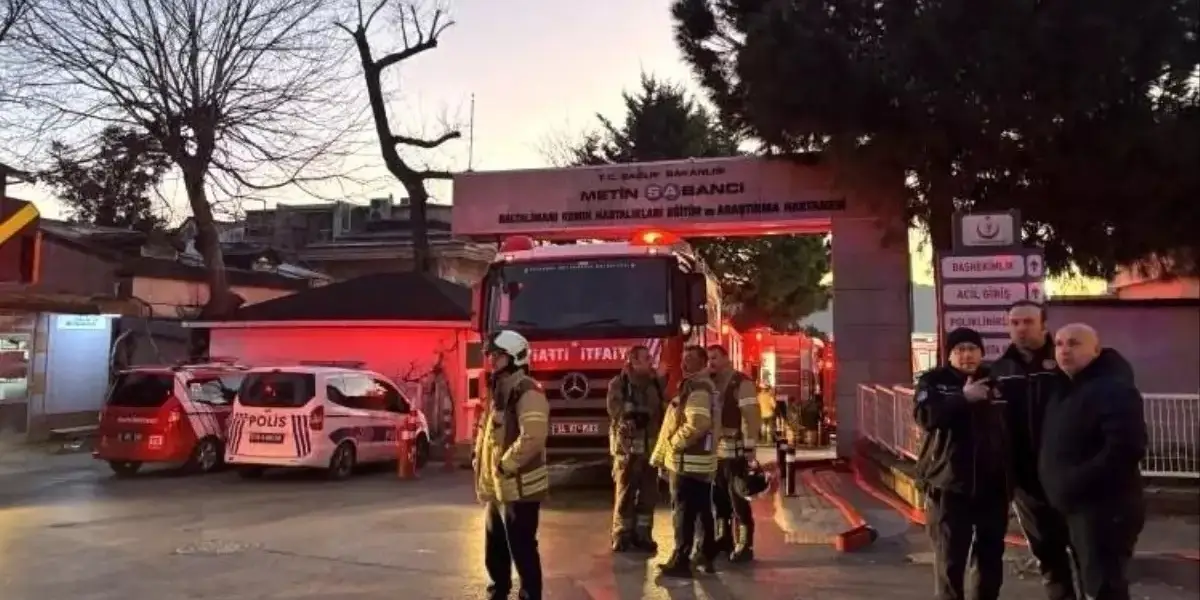 İstanbul'da Hastanede Korkutan Yangın: 11 Hasta Tahliye Edildi