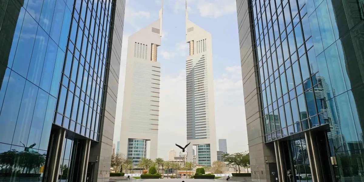 Dubai Finans Merkezi Vuruldu: İşte Bölgeden İlk Görüntüler!