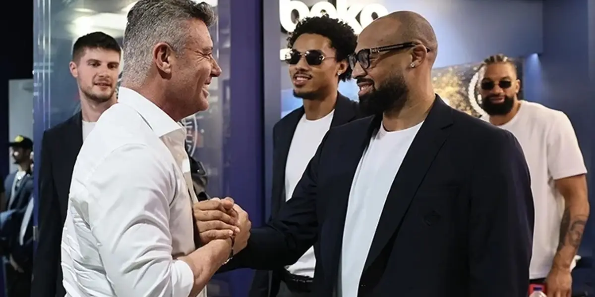 Fenerbahçe Beko Kafilesi Dualarla Atina'ya Uçtu
