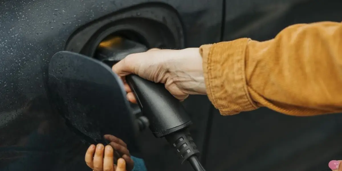 Yüksek Petrol Fiyatları Elektrikli Otomobil Satışlarını Artırdı
