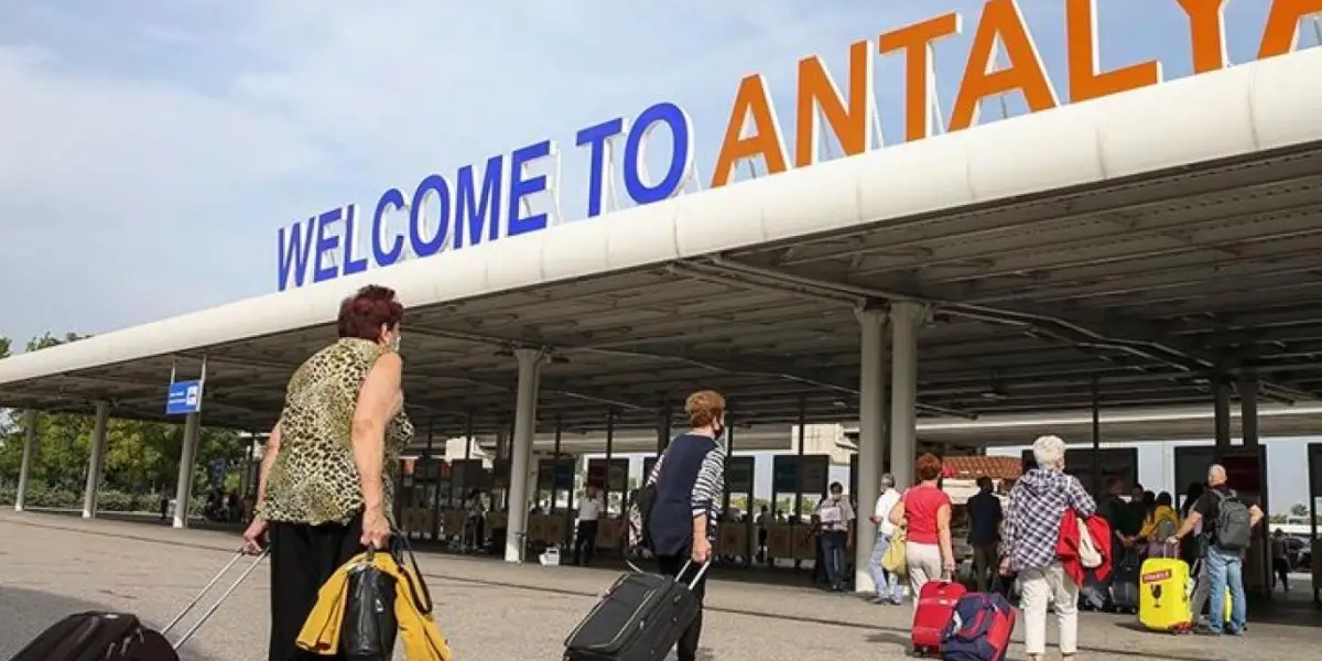 Antalya Havalimanı'nda Fahiş Fiyat İsyanı: Alman Turistler Şoke Oldu!
