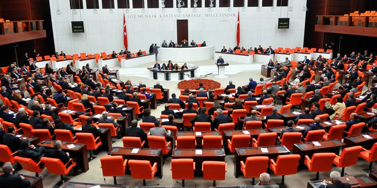 TBMM'de AK Parti ve CHP Vekilleri Karşı Karşıya Geldi: Konu Deprem Yardımları...