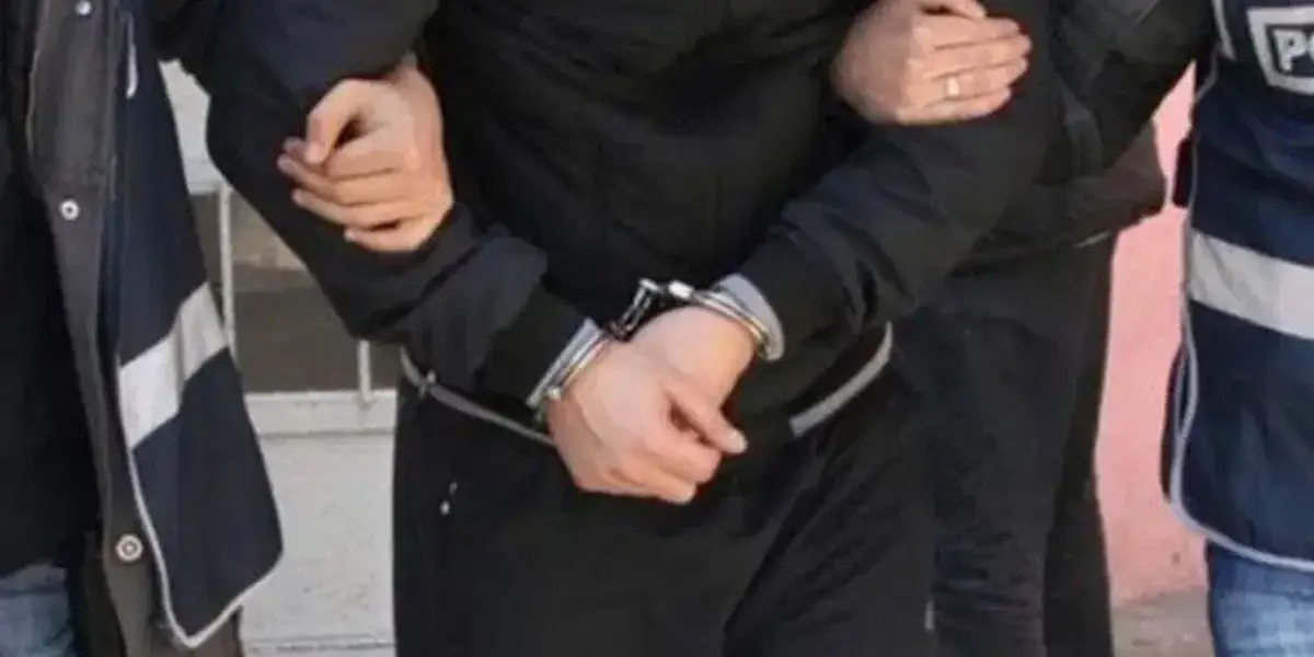 Kendilerini MİT ve Adalet Bakanlığı Görevlisi Olarak Tanıtan Dolandırıcılar Gözaltına Alındı