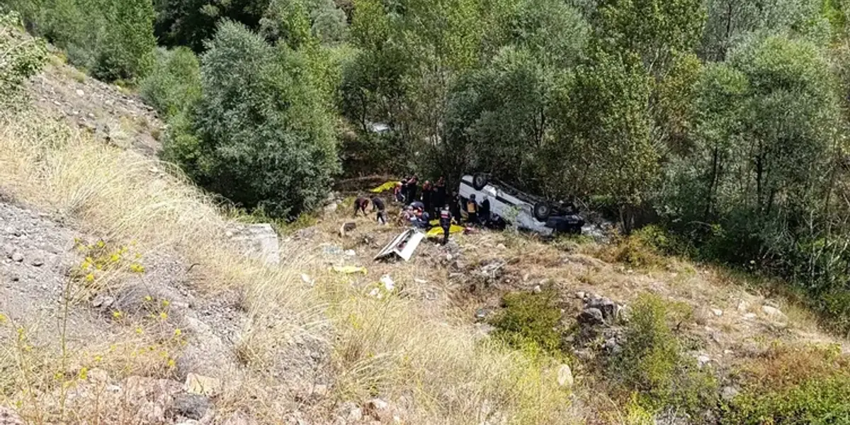 Sivas’ta Feci Kaza: Yolcu Minibüsü Şarampole Devrildi, 4 Can Kaybı Var!