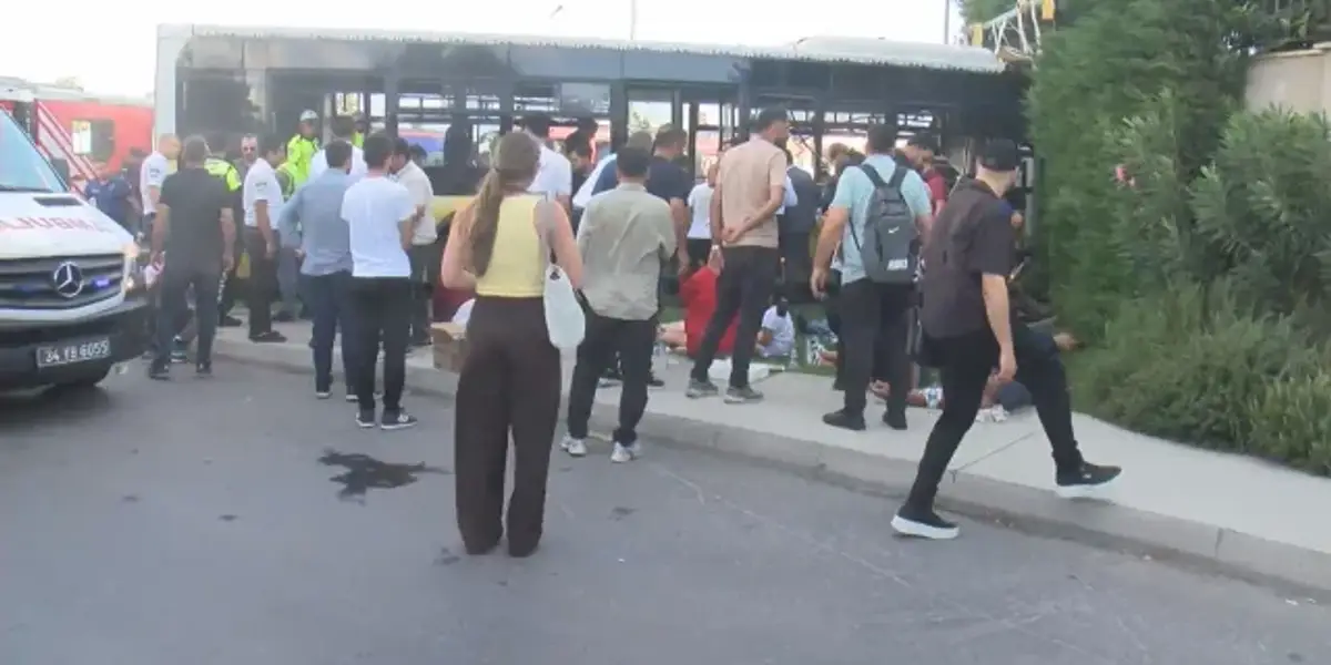 Zeytinburnu'nda İETT Otobüsü Kazası: 1 Ölü 17 Yaralı