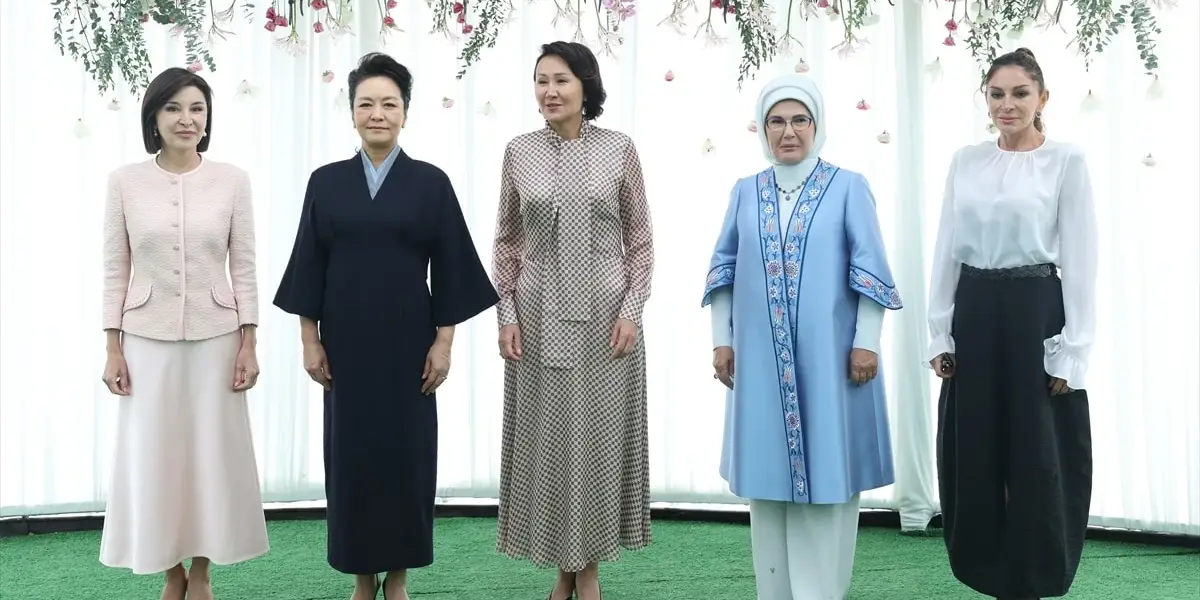 Emine Erdoğan Kırgızistan'da Lider Eşleriyle Buluştu