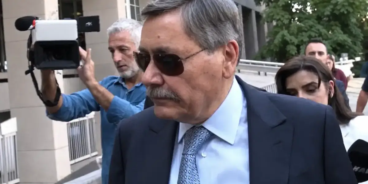 Melih Gökçek Ağzında Sakızla İfade Vermeye Geldi