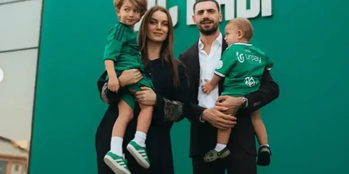 Merih Demiral'ın Eşinden 'Soyadı' Hamlesi: "Boşanıyorlar mı?"