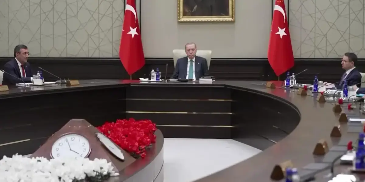Kabine Toplantısı Başladı: Terörsüz Türkiye ve Ekonomi Başlıkları Masada