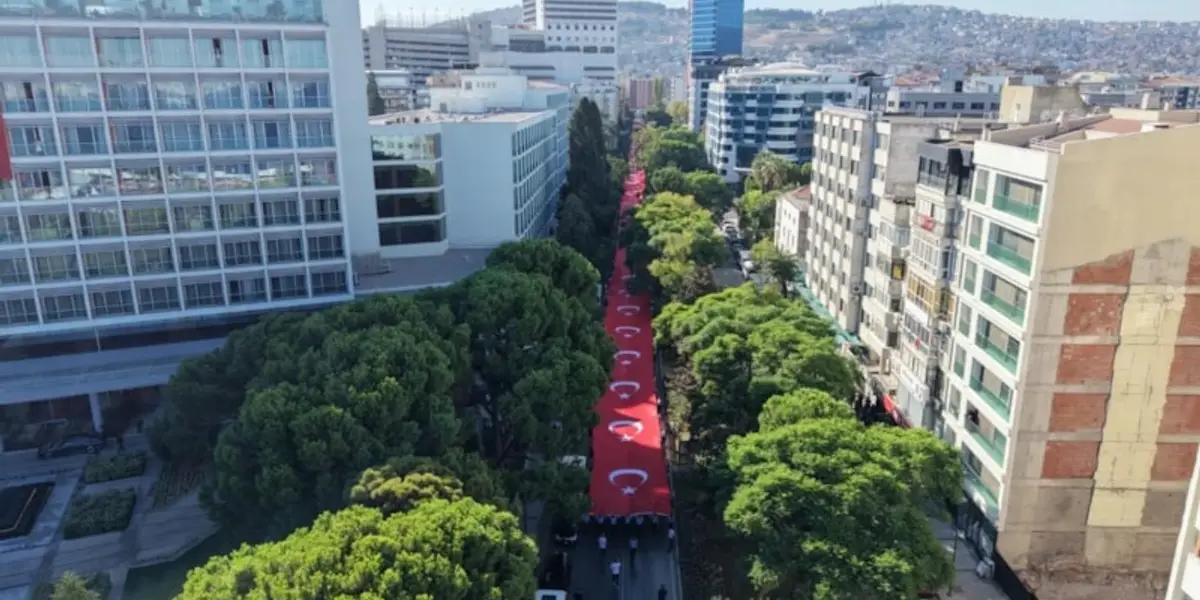 İzmir'de 9 Eylül Kutlamaları Zafer Yürüyüşü ile Başladı