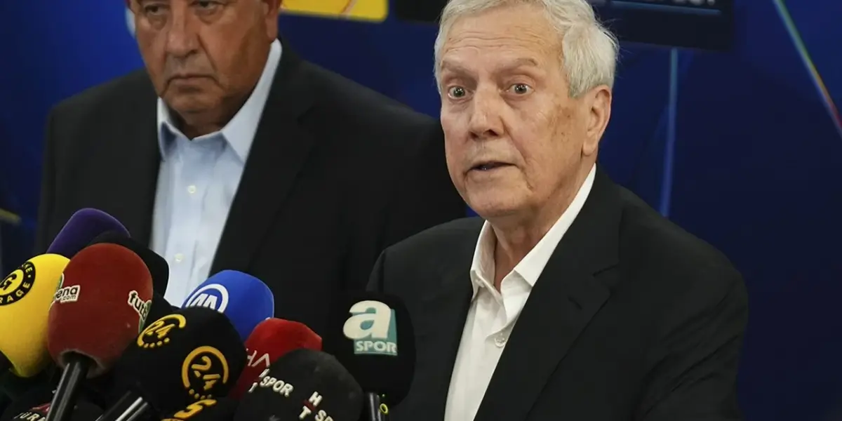 Fenerbahçe'de Kan Kaybı! Tribünlerden "Aziz Yıldırım İstifa" Sesleri Yükseldi