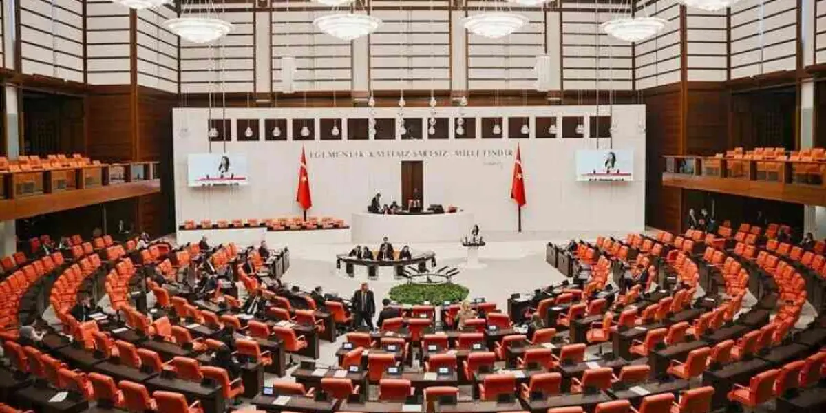 TBMM Yeni Yasama Yılına Yoğun Gündemle Giriyor: Kızılay, Süresiz Nafaka ve Tütün Kısıtlamaları Masada