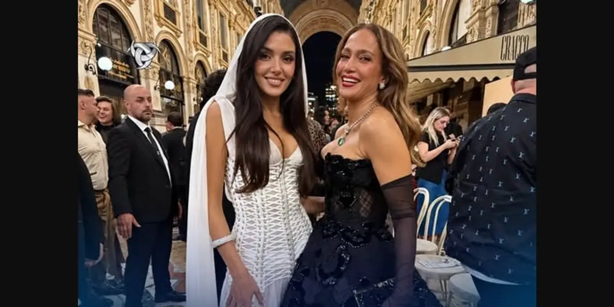 Hande Erçel, Jennifer Lopez'le Poz Verdi: O Kareye Yorum Yağdı! "J.Lo'dan Daha Güzelsin"