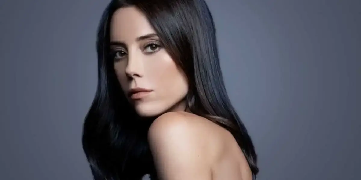 Cansu Dere 'Mavi Orkide' Dizisiyle Ekranlara Dönüyor