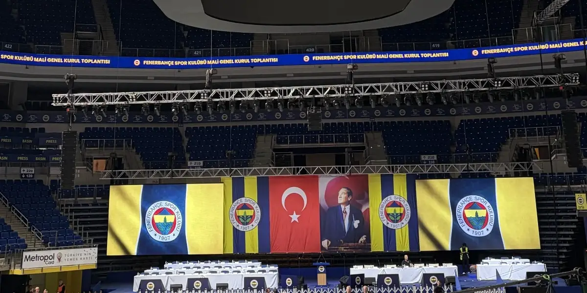 Fenerbahçe Genel Kurulu'nda Sadettin Saran ve Yönetim Kurulu İbra Edildi