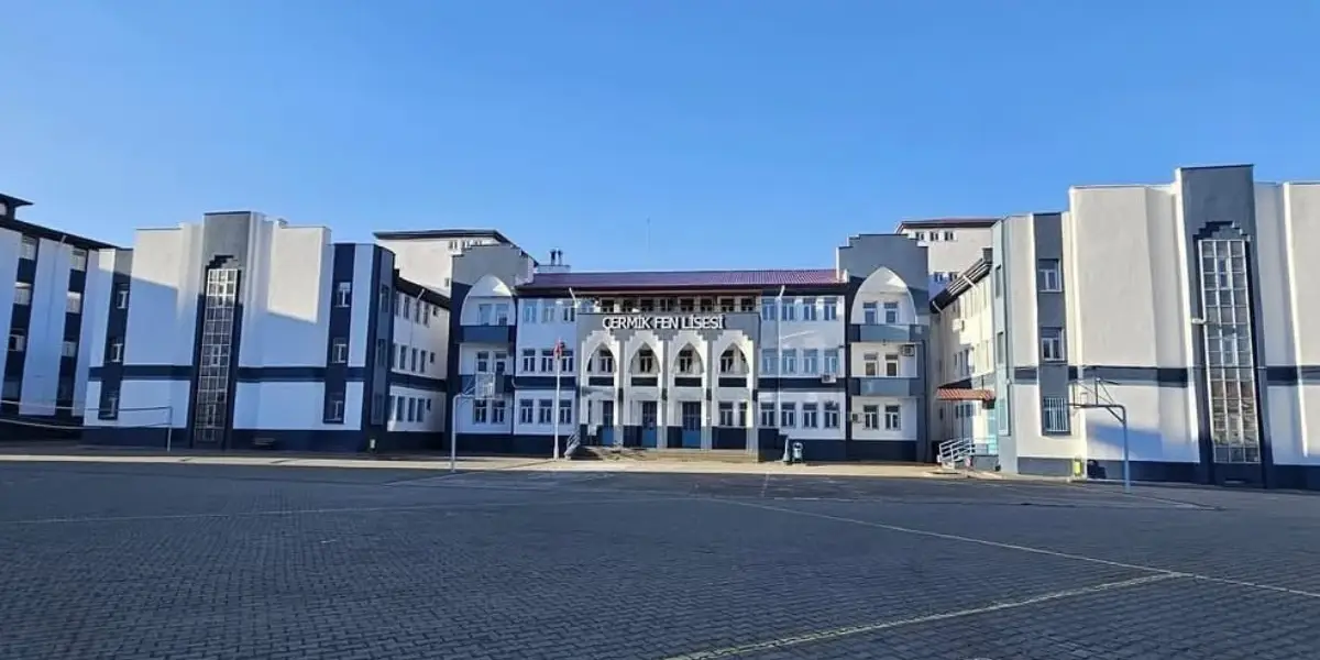 Diyarbakır'da 11 Öğrenci Zehirlenme Şüphesiyle Hastaneye Kaldırıldı