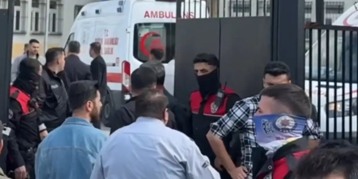 İstanbul Esenyurt'ta Lisede Bıçaklı Öğrenci Kavgası: Ekipler Sevk Edildi
