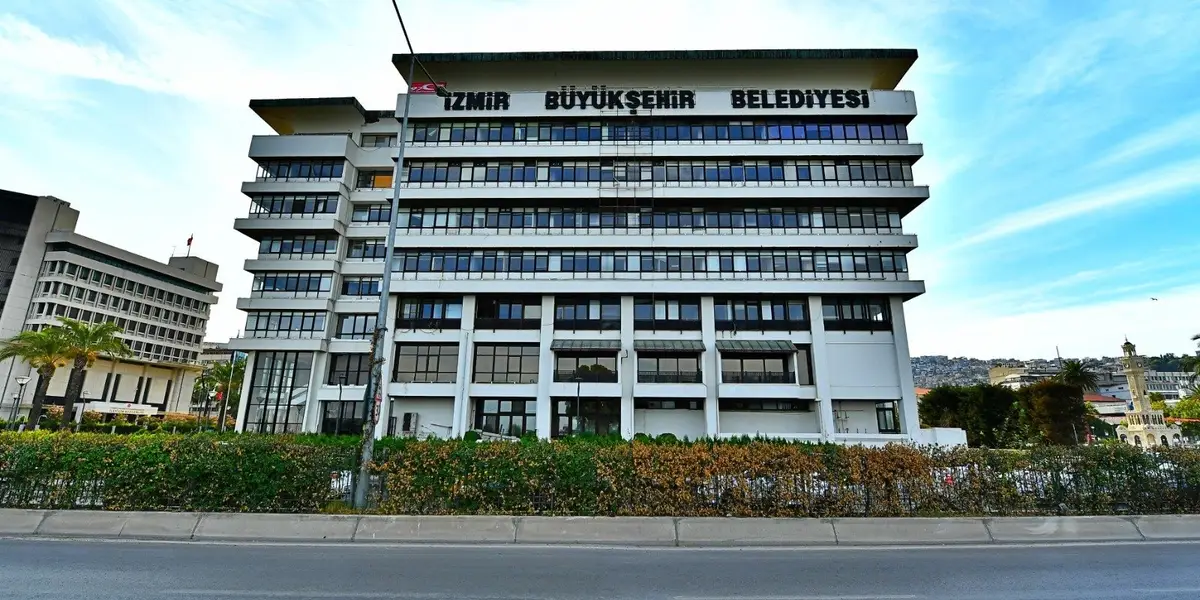 İzmir Büyükşehir Belediyesi'nde İki İstifa