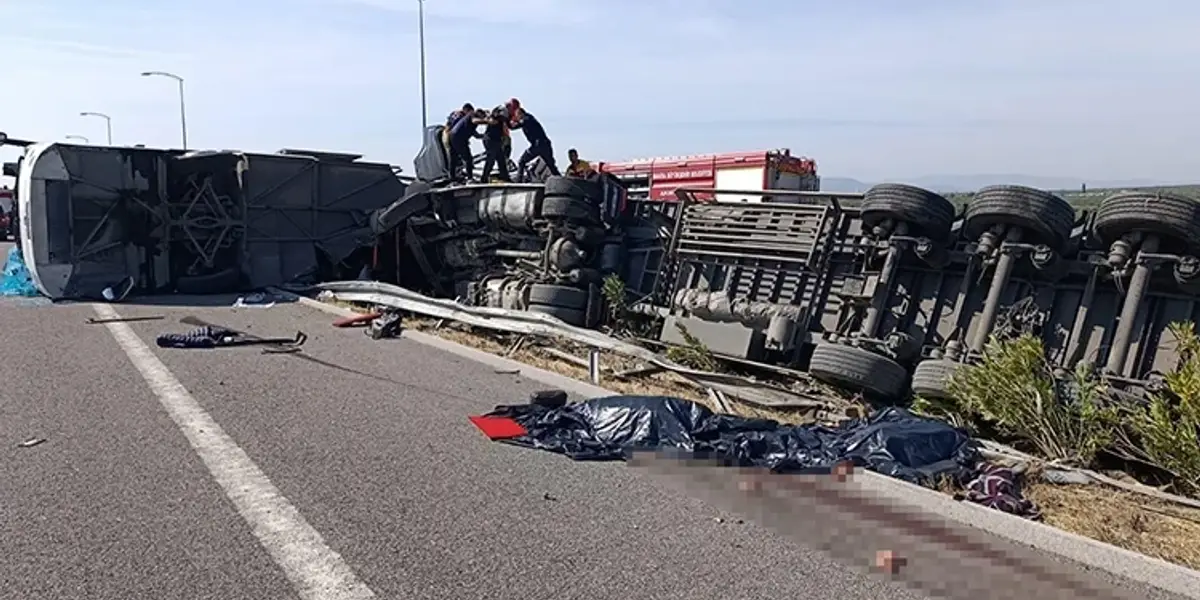 Manisa'da TIR ve Otobüs Çarpıştı: 11 Ölü, 27 Yaralı