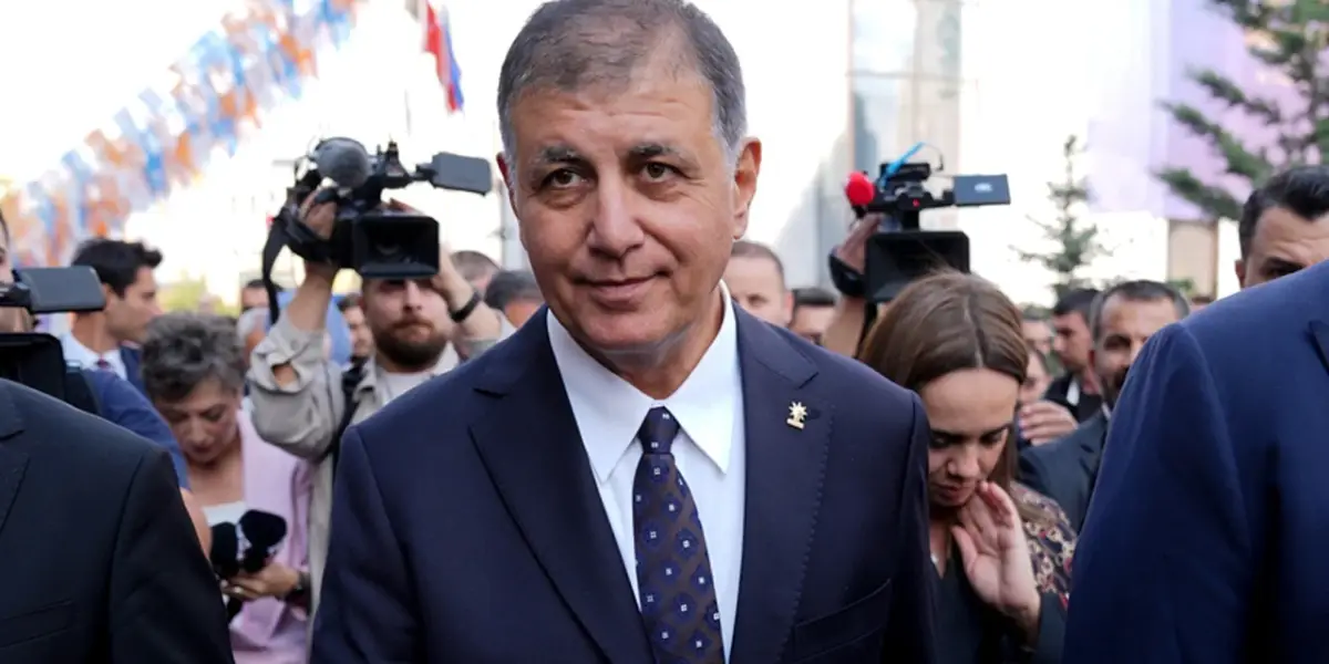 Cemil Tugay AK Parti'ye Katılım Sürecini Anlattı: “İzmir'in Hayrına Olduğunu Düşündüğüm İçin Parti Değiştirdim”