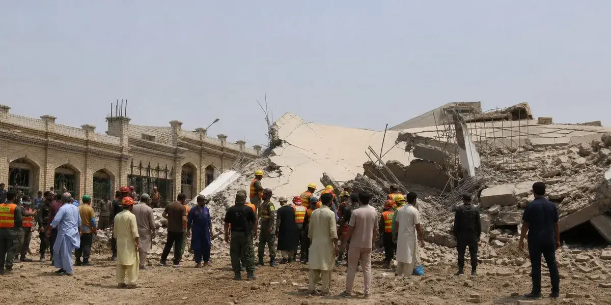 Pakistan'da Okul Çatısı Çöktü: 28 Can Kaybı