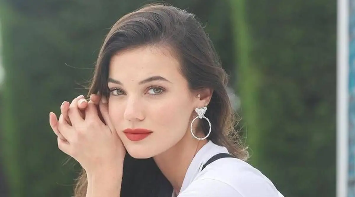 Pınar Deniz Mardin'de Fesuphanallah'ı Seslendirdi