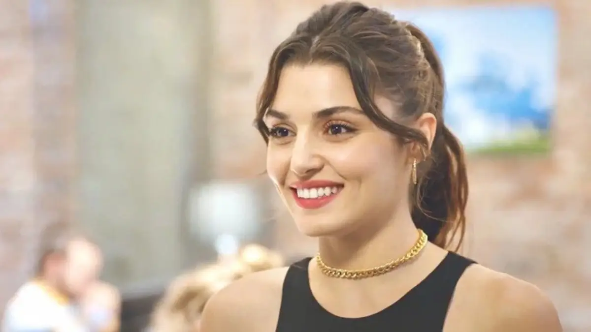 Hande Erçel, ilk kez kendi yazdığı bir senaryoda rol alacak. Metin Akdülger'le başrolünü paylaşacağı "İki Dünya Bir Dilek" adlı filmin çekimlerine başlayan güzel oyuncu, filmde avukat Bilge karakterini canlandıracak. Erçel ile Akdülger, geçtiğimiz gün gazetecilerin objektifine takıldı.