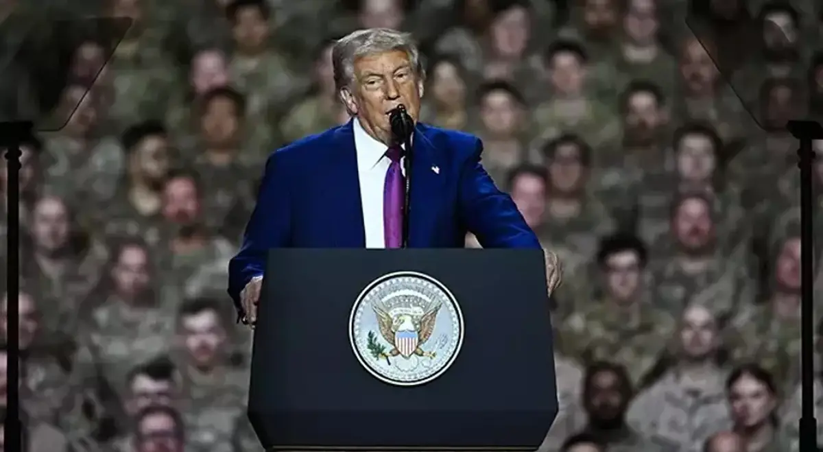 ABD Başkanı Donald Trump, Orta Doğu turu kapsamında Katar'a yaptığı ziyarette, ülkenin başkenti Doha yakınlarındaki el-Udeid Amerikan Hava Üssü'nde dikkat çeken açıklamalarda bulundu. Trump, Katar ile 42 milyar dolarlık bir savunma anlaşmasına vardıklarını belirterek, bu anlaşmanın hem bölgesel güvenlik hem de ABD savunma sanayisi açısından stratejik öneme sahip olduğunu vurguladı.