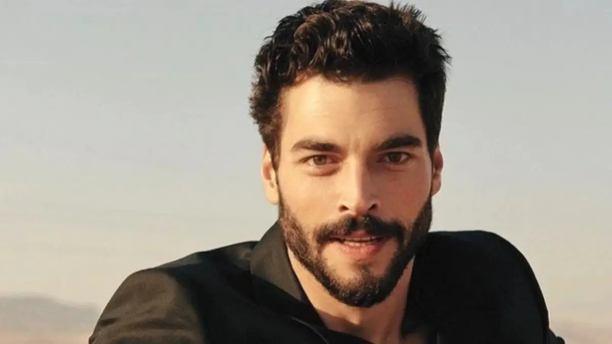 Faro Company'nin Show TV için hazırladığı ve sezonun en iddialı projelerinden biri olarak öne çıkan "Halef" adlı dizinin ismi değişiyor. Geçtiğimiz yıl hem Faro Company hem de Most Yapım aynı isimle proje geliştirmişti. İsim hakkı Most Yapım'a ait olduğundan, iki yapım şirketi arasında yapılan görüşmeler sonucunda, "Halef" adının Most Yapım tarafından kullanılması kararlaştırıldı. Bu gelişmenin ardından Sinan Öztürk'ün yöneteceği dizi için yeni bir isim arayışı başladı.