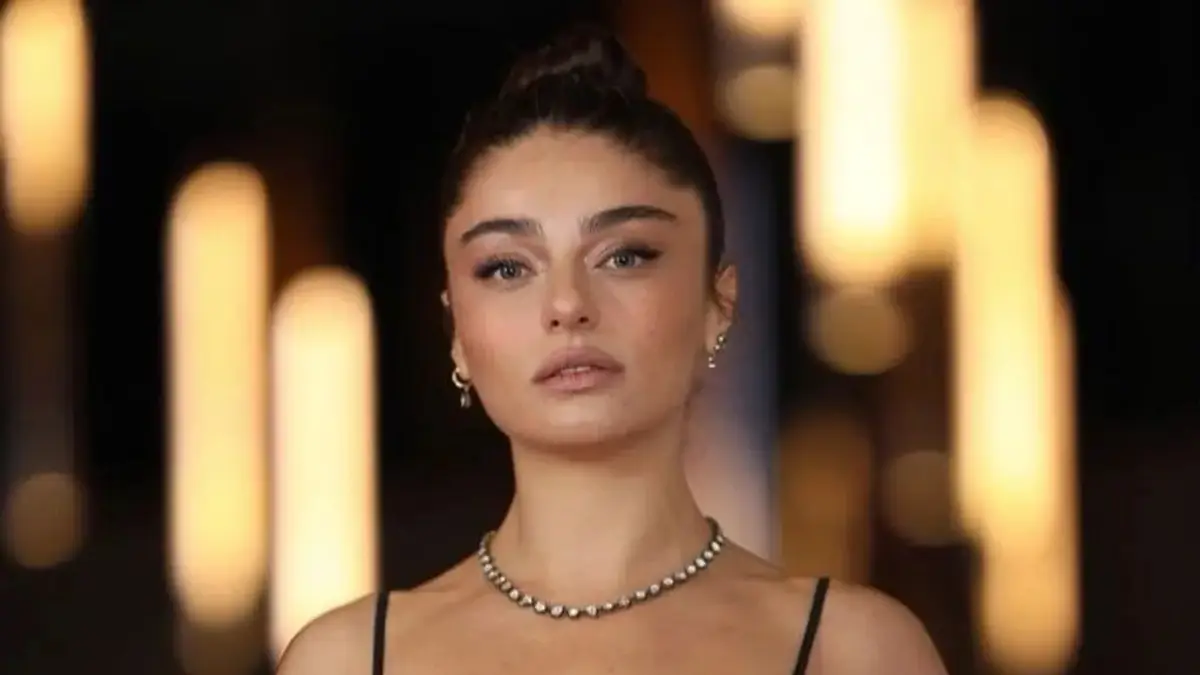 "Al Beni Baba" filminin kadrosu yıldızlar geçidini aratmayacak! Filmde başrolleri Ayça Ayşin Turan, Ayça Bingöl ve Erkan Petekkaya ile birlikte Turan'ın partneri olarak Alman aktör Louis Hofmann paylaşacak.