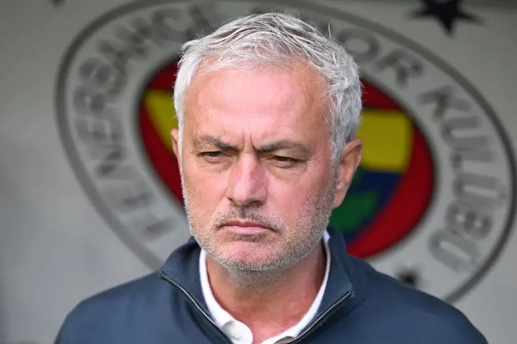 Fenerbahçe'de yeni sezonda da takımın başında bulunan Jose Mourinho transfer dönemine hızlı bir giriş yaptı. Yeni sezon kadrosunu şekillendirmek isteyen Portekizli teknik adam, transfer çalışmalarına bizzat müdahil oluyor.