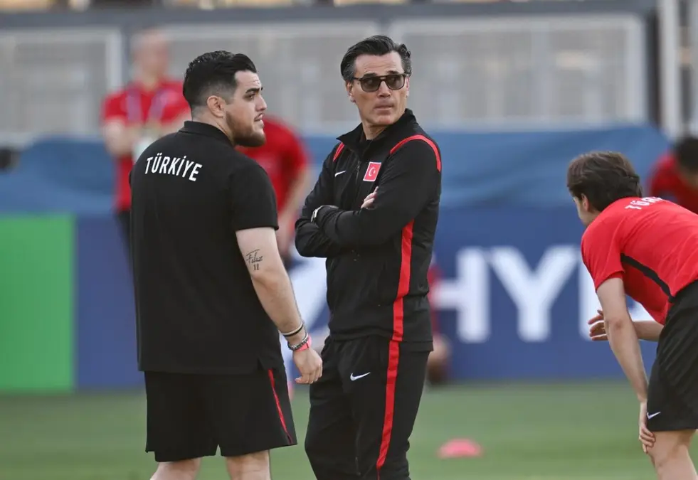 A Milli Futbol Takımı, 2026 FIFA Dünya Kupası grup aşamasındaki ikinci maçı olan Paraguay karşılaşması öncesinde hazırlıklarına devam ederken, Kaliforniya'nın San Jose kentinde ilk antrenmanını gerçekleştirdi. 
Maç, 19 Haziran Cuma günü ABD saatiyle 23:00'te (GMT saatiyle 03:00) başlayacak; bu da Türkiye saatiyle 20 Haziran Cumartesi günü yaklaşık 06:00'ya denk geliyor.