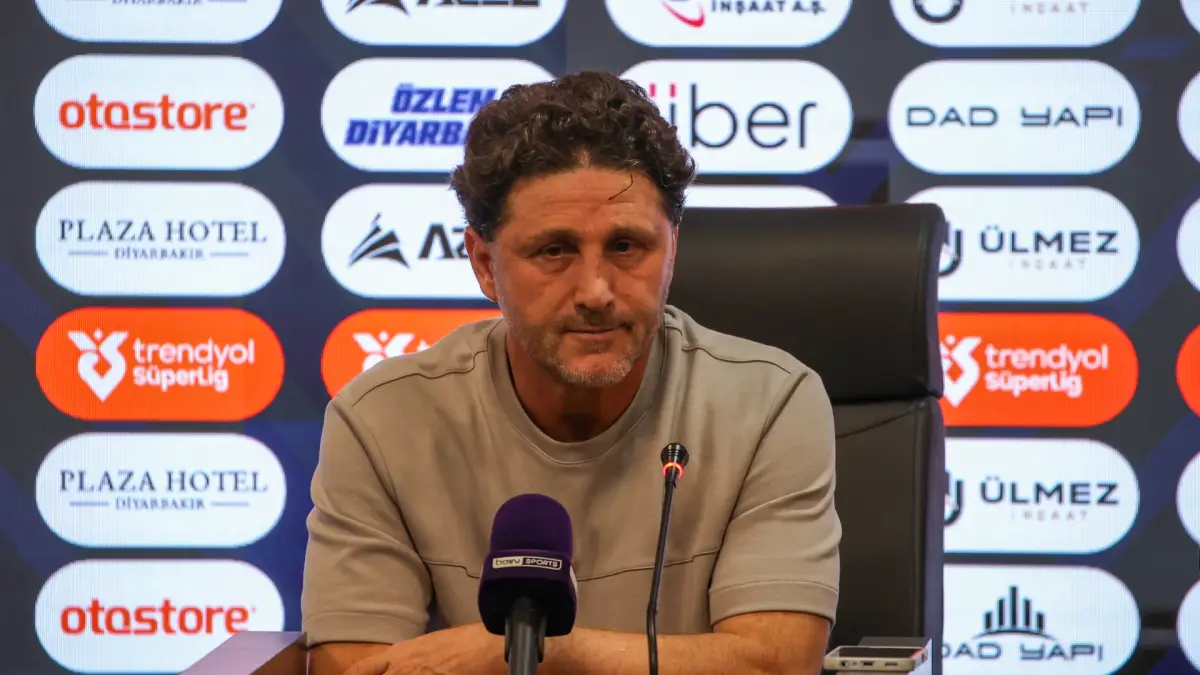 Yeni sezona iddialı kadro takviyeleriyle başlayan Trabzonspor, Ferencvaros ve Amedspor karşısında aldığı beklenmedik yenilgilerin ardından teknik direktör Fatih Tekke ile yollarını ayırdı. Ferencvaros mağlubiyetinin ardından sunduğu istifası yönetim tarafından geri çevrilen Tekke, Amedspor yenilgisi sonrasında tekrarladığı ayrılık kararında yönetimle anlaşmaya vardı.